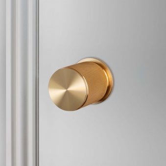 Cross Cut Knurled Door Knob Set In Brass