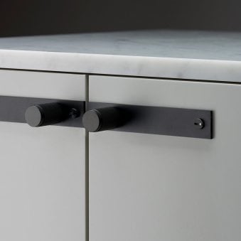 Knurled Furniture Knob Set With Back Plates In Black