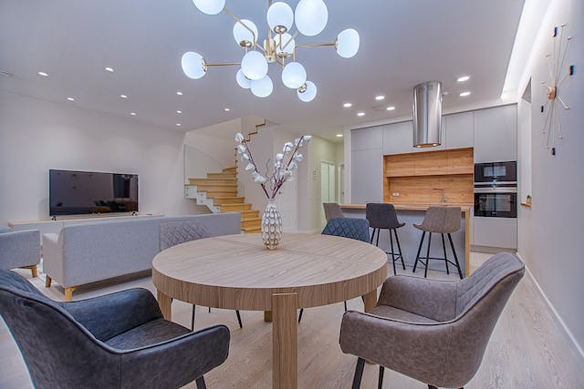 Photo showing a set of cluster pendant lights above a dining table