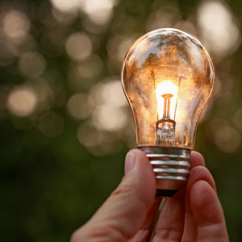 Glowing light bulb 